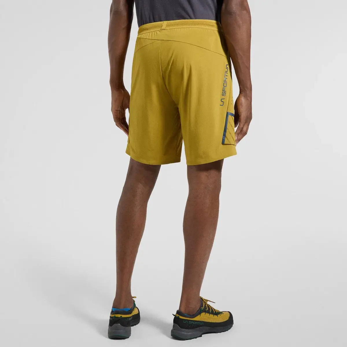 Comp Short M