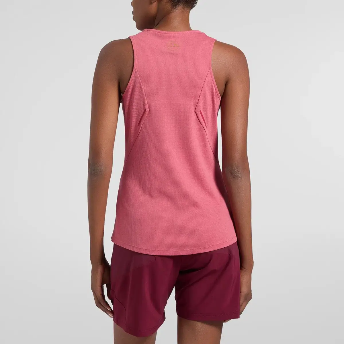Traverse Tank W